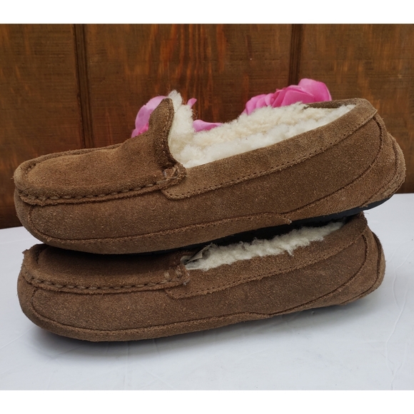 UGG brown suede girls moccasin size 2 - Picture 3 of 6